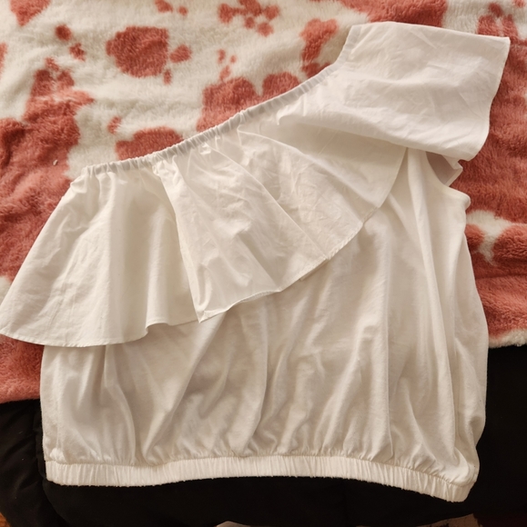 White Flowy Off The Shoulder Top - Picture 2 of 3